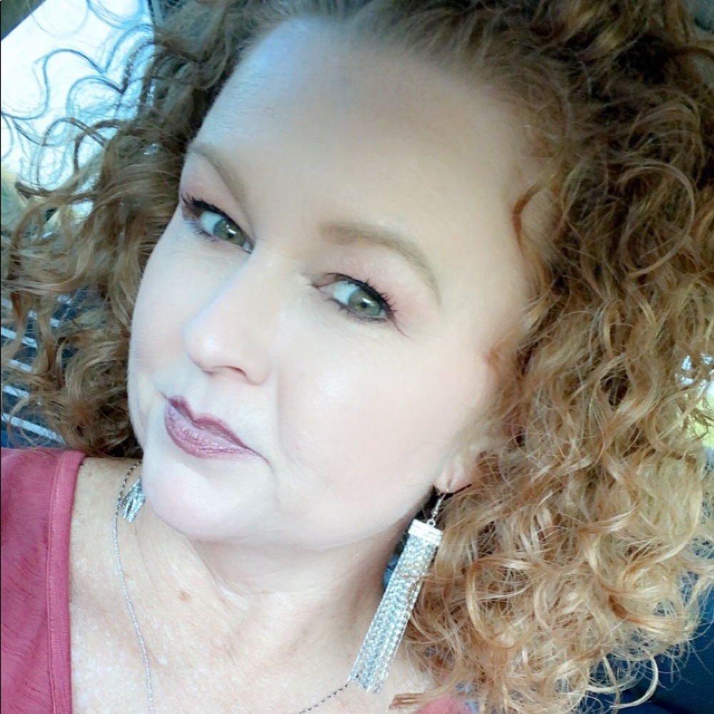 Meet your Posher, Cassandra